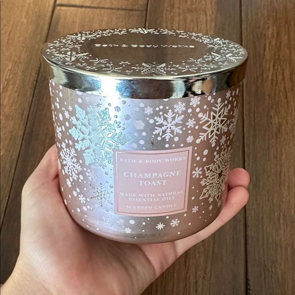 Bath & Body Works Champagne Toast Candle - Picture 5 of 7